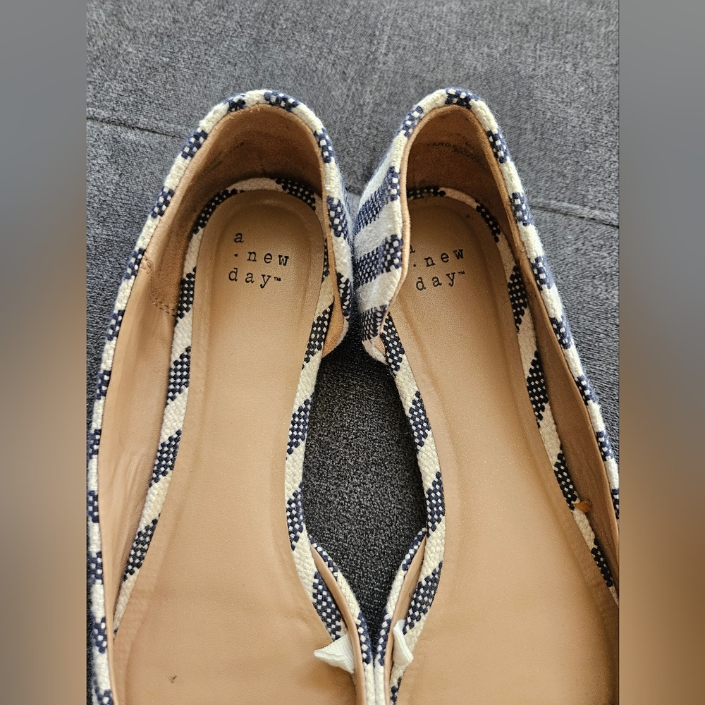 A New Day Striped Textile Slipper Shoes with Bows. SZ 8 - Picture 6 of 15